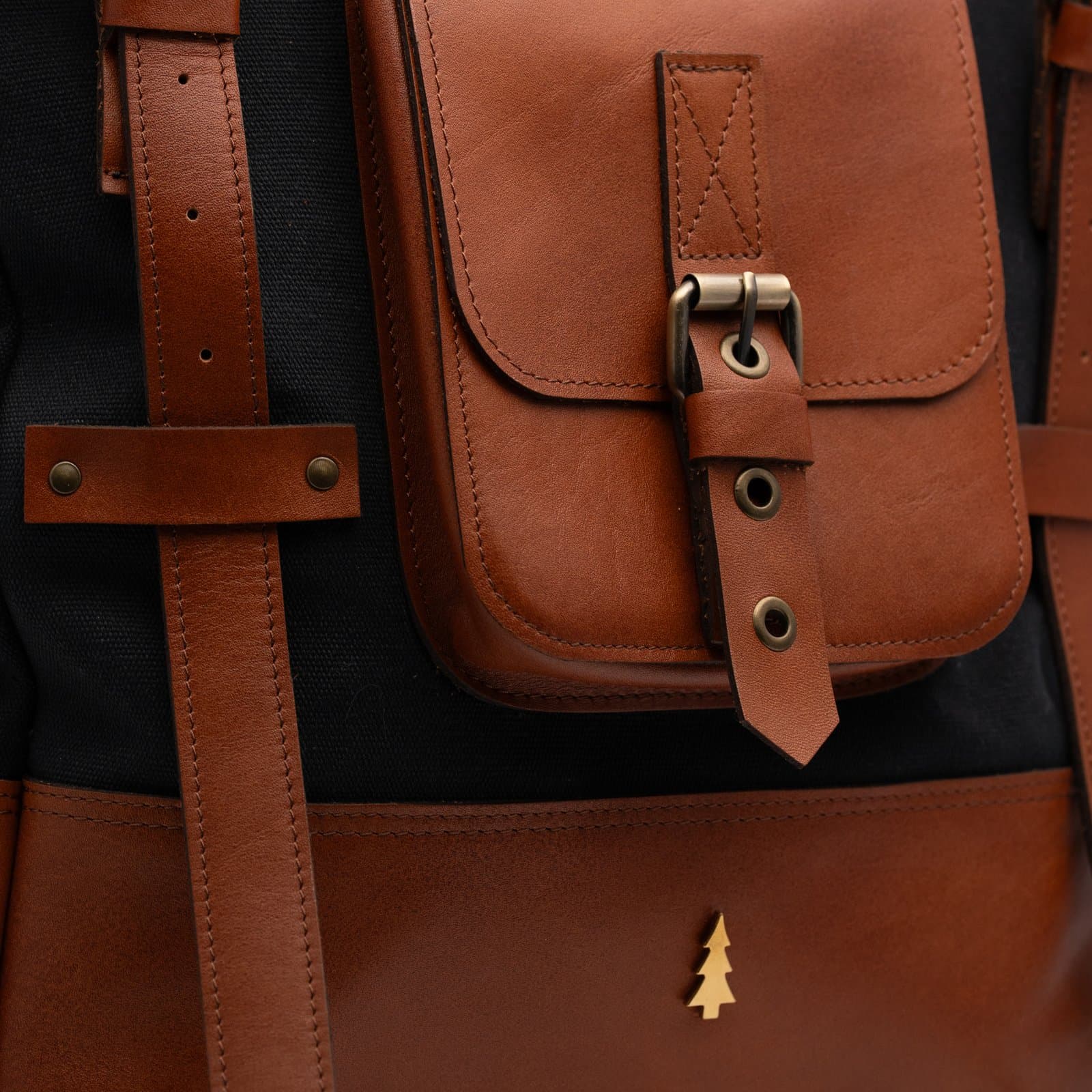 ARAS PINE Elvar Backpack — navy canvas & tan leather, detail