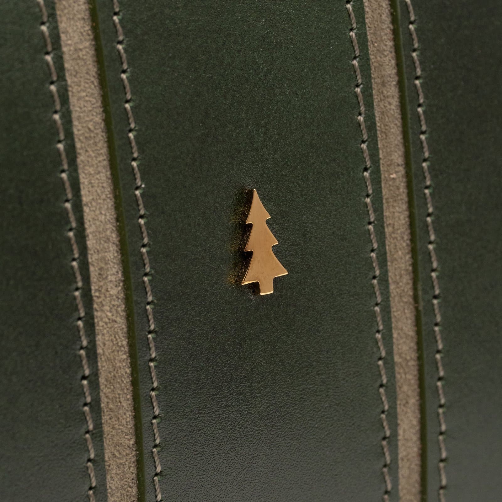 ARAS PINE Calder Clutch — detail