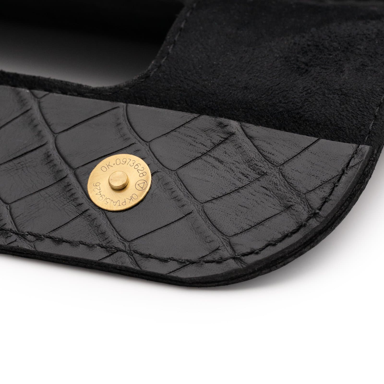 ARAS PINE Venera Clutch — black croc-embossed, detail