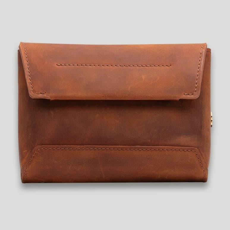 ARAS PINE Soren Crossbody — cognac envelope