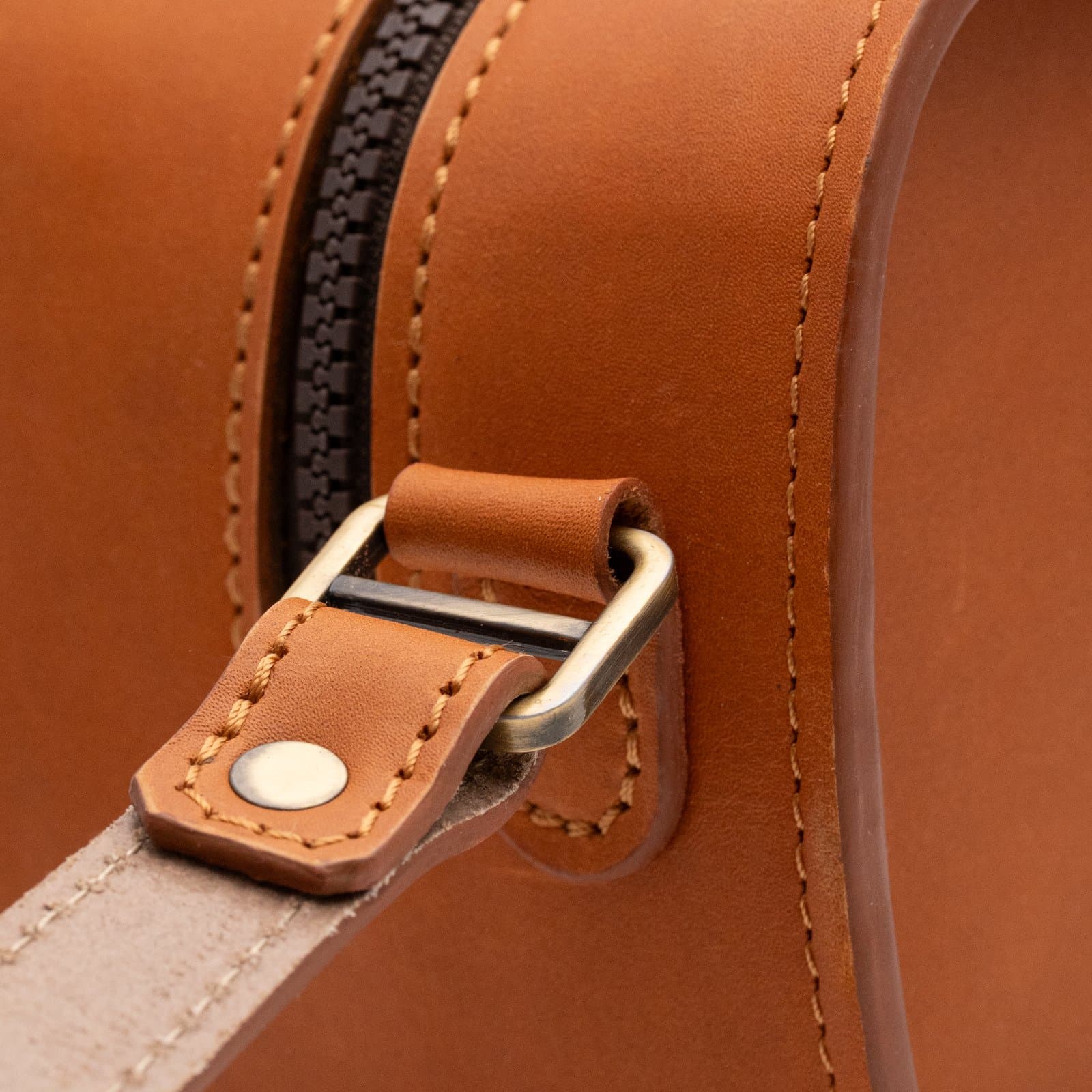 ARAS PINE Montel Crossbody — detail