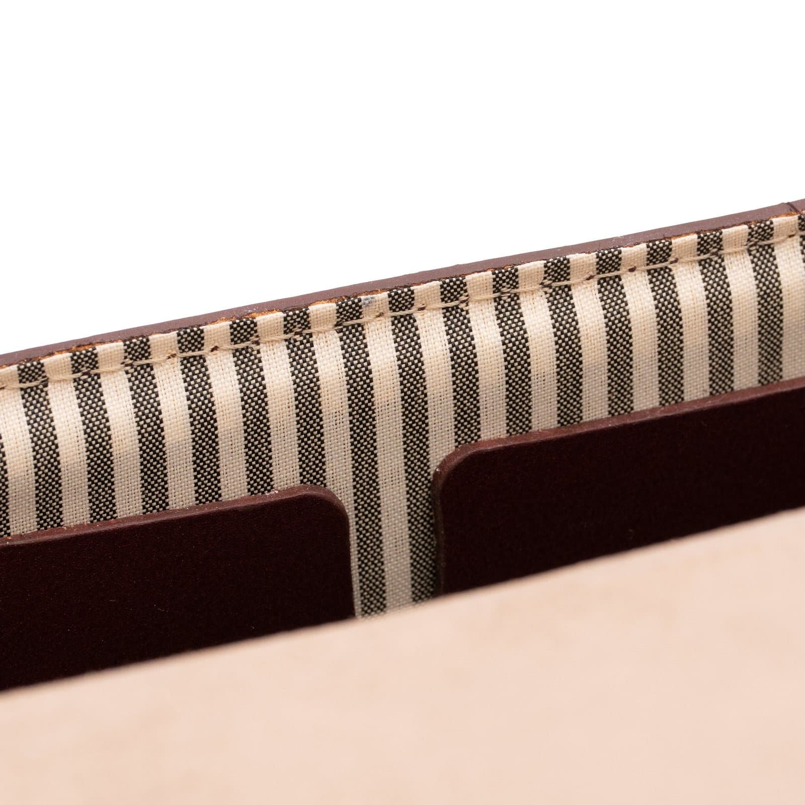 ARAS PINE Crossbody — burgundy barrel, detail