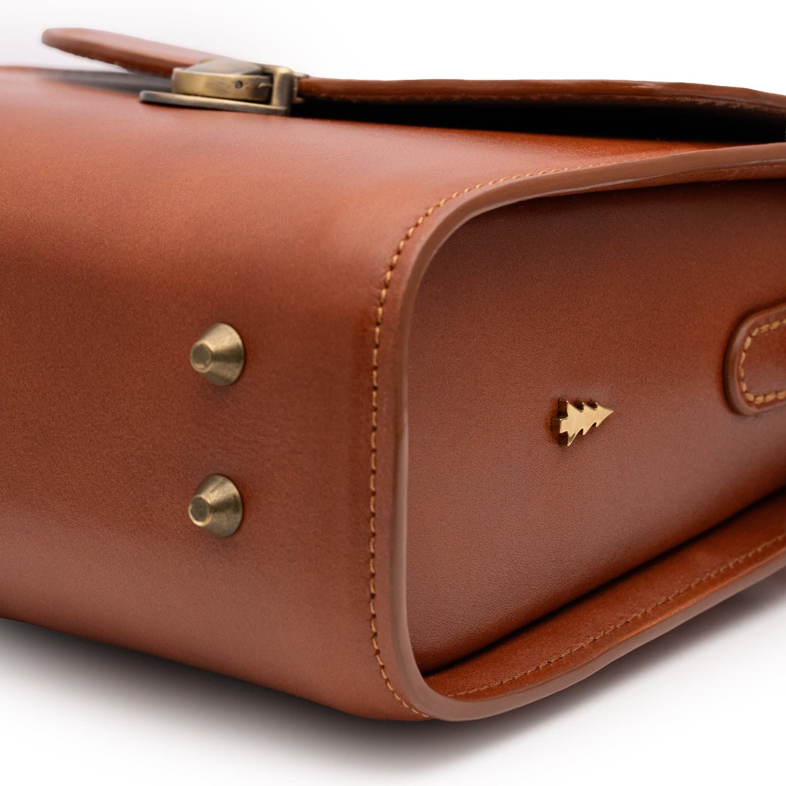 ARAS PINE Top-Handle Handbag — cognac, detail