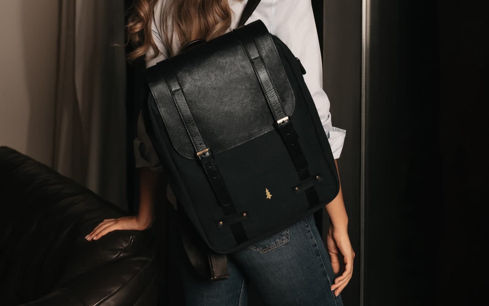 ARAS PINE Ferrando Backpack — navy canvas, black leather — An interior study — cotton canvas, black calfskin trim, brass at the buckles. Cut for the working week, carried without ceremony.