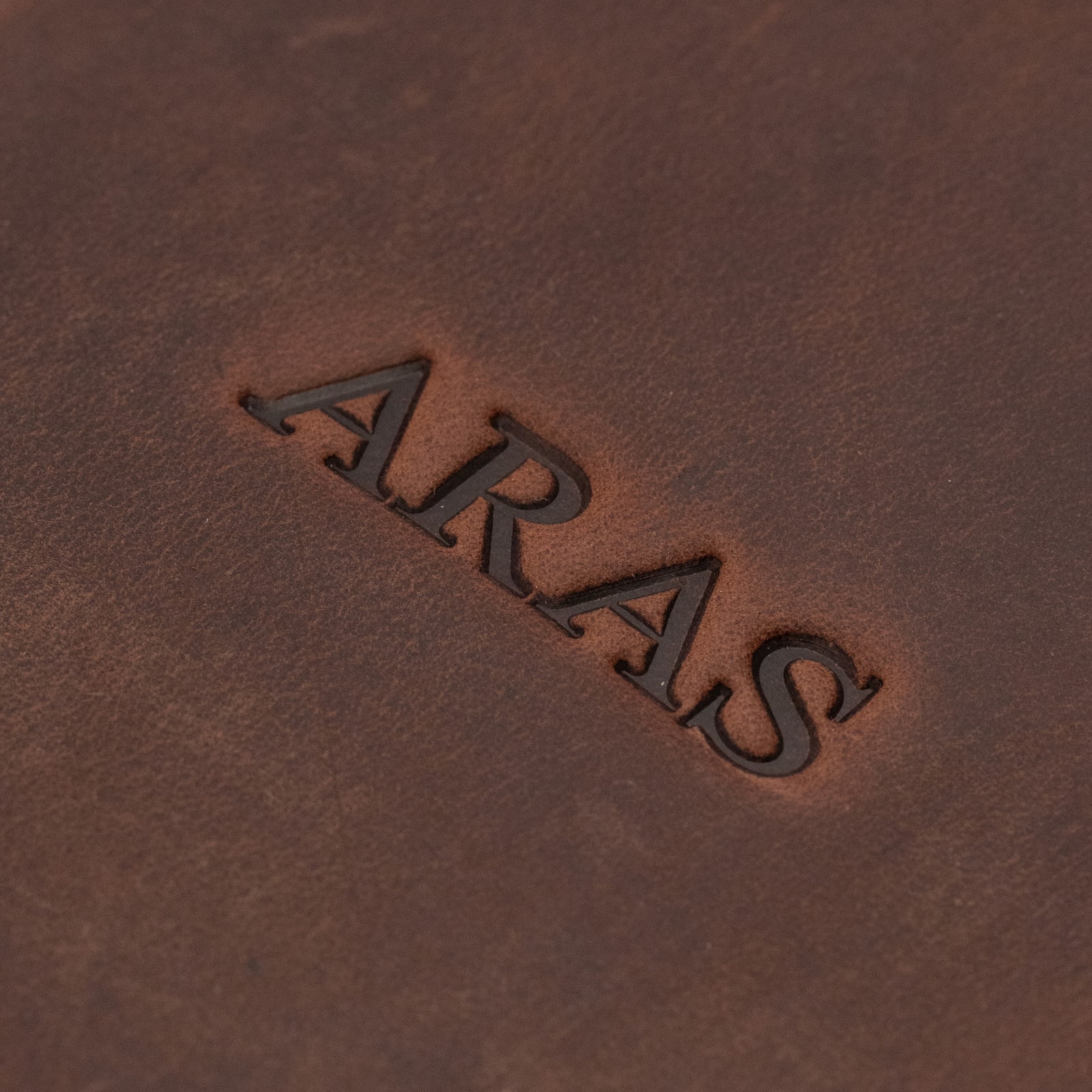 ARAS PINE Padrone Pipe Case — second close-up detail — leather pipe case, handmade in Türkiye