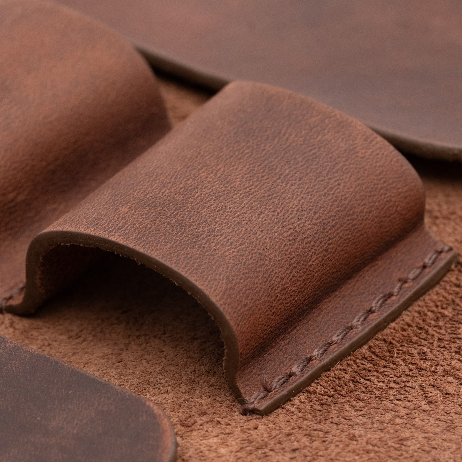 ARAS PINE Padrone Pipe Case — third close-up detail — leather pipe case, handmade in Türkiye