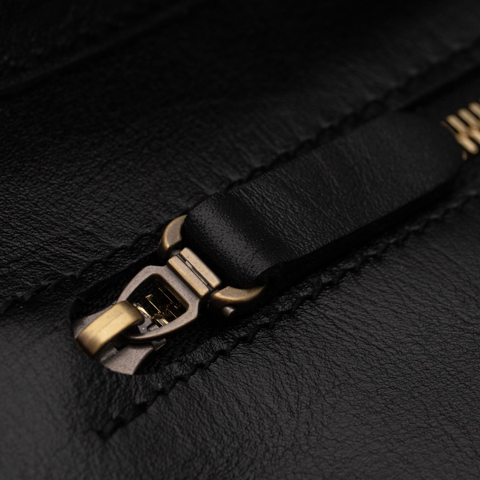 ARAS PINE Valerio Backpack — black, detail — leather backpack (close-up detail), handmade in Türkiye