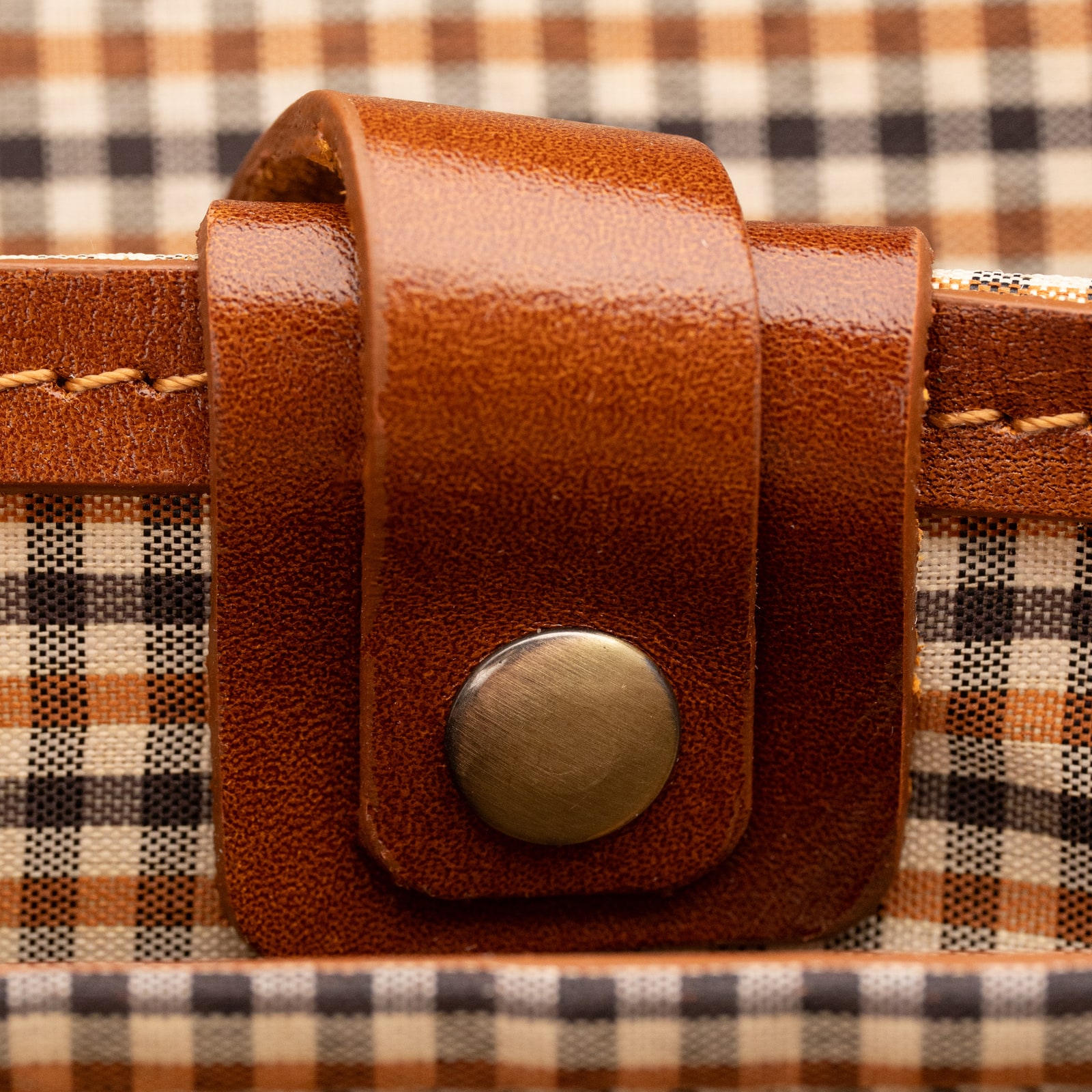 ARAS PINE — detail 2 — leather, handmade in Türkiye