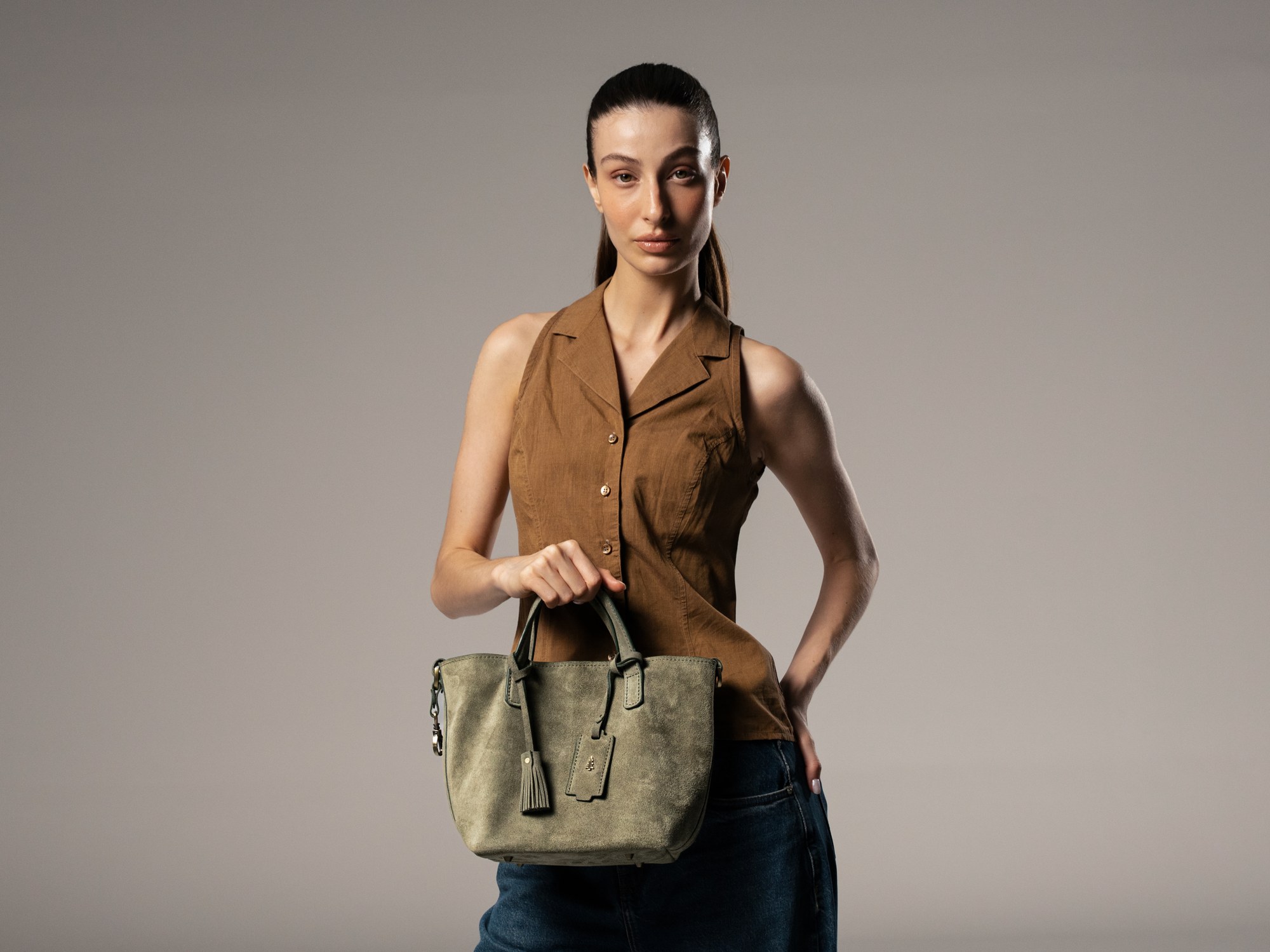 ARAS PINE Bellano Tote — worn by model — leather tote (worn by a model), handmade in Türkiye