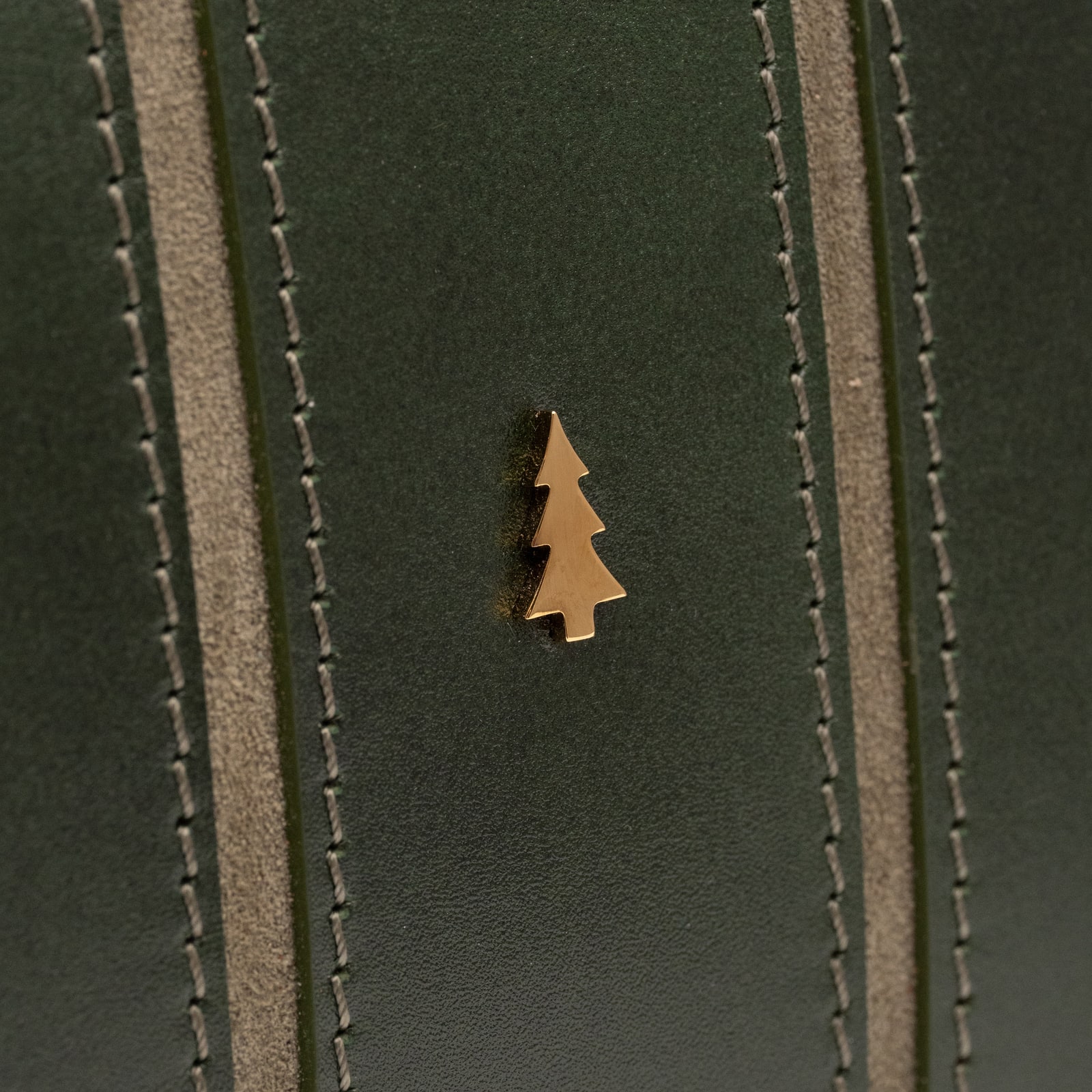 ARAS PINE Calder Clutch — detail — leather clutch, handmade in Türkiye
