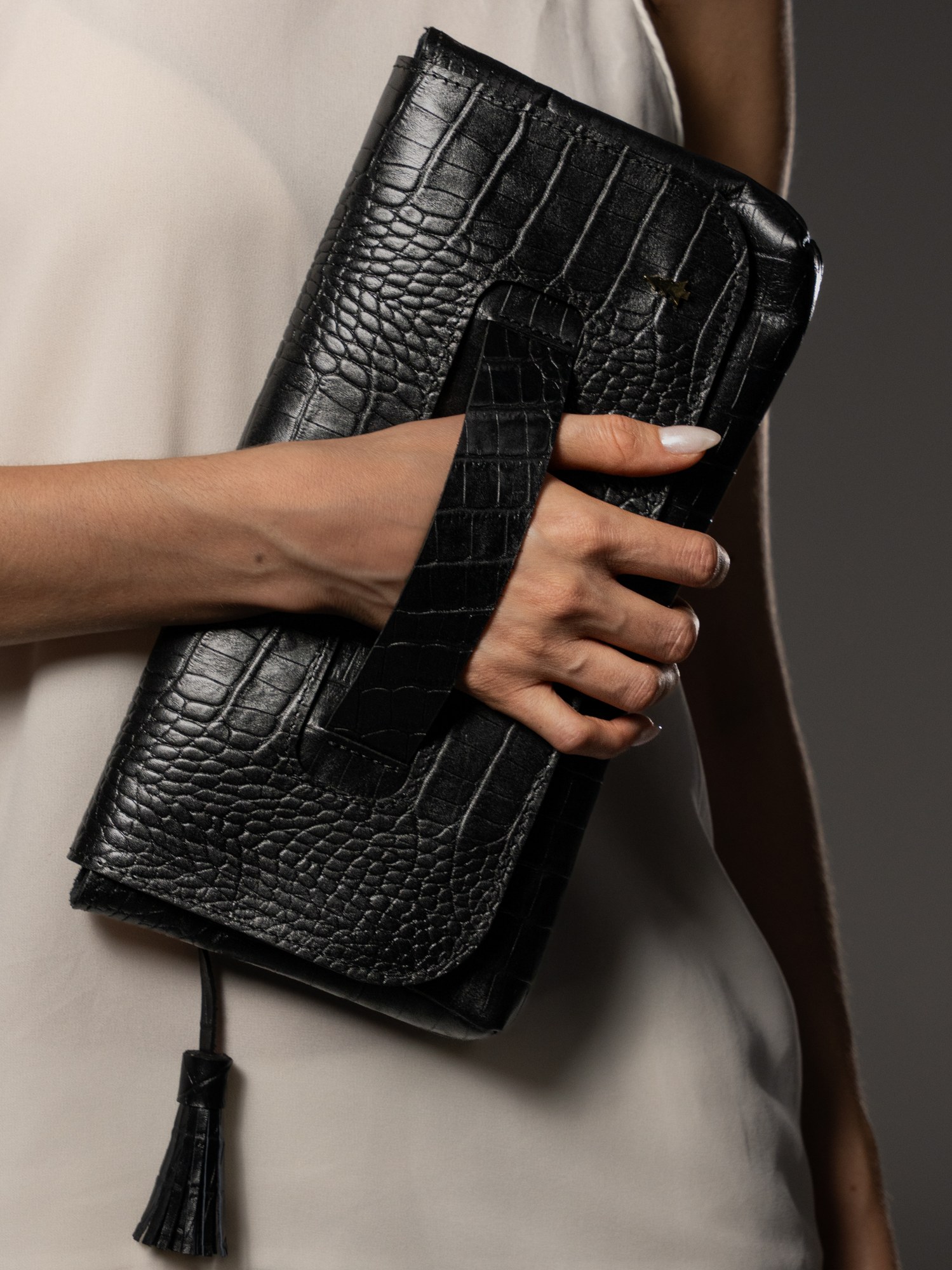 ARAS PINE Venera Clutch — worn by model — leather clutch, handmade in Türkiye