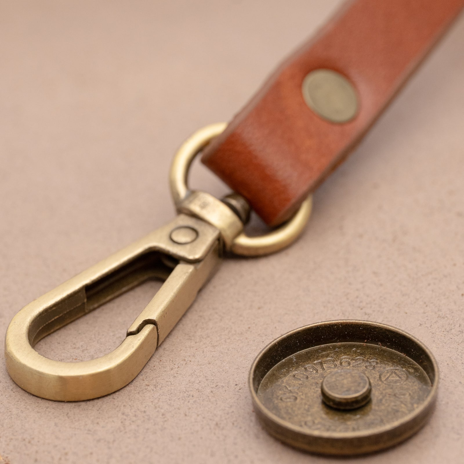 ARAS PINE — detail 2 — leather, handmade in Türkiye