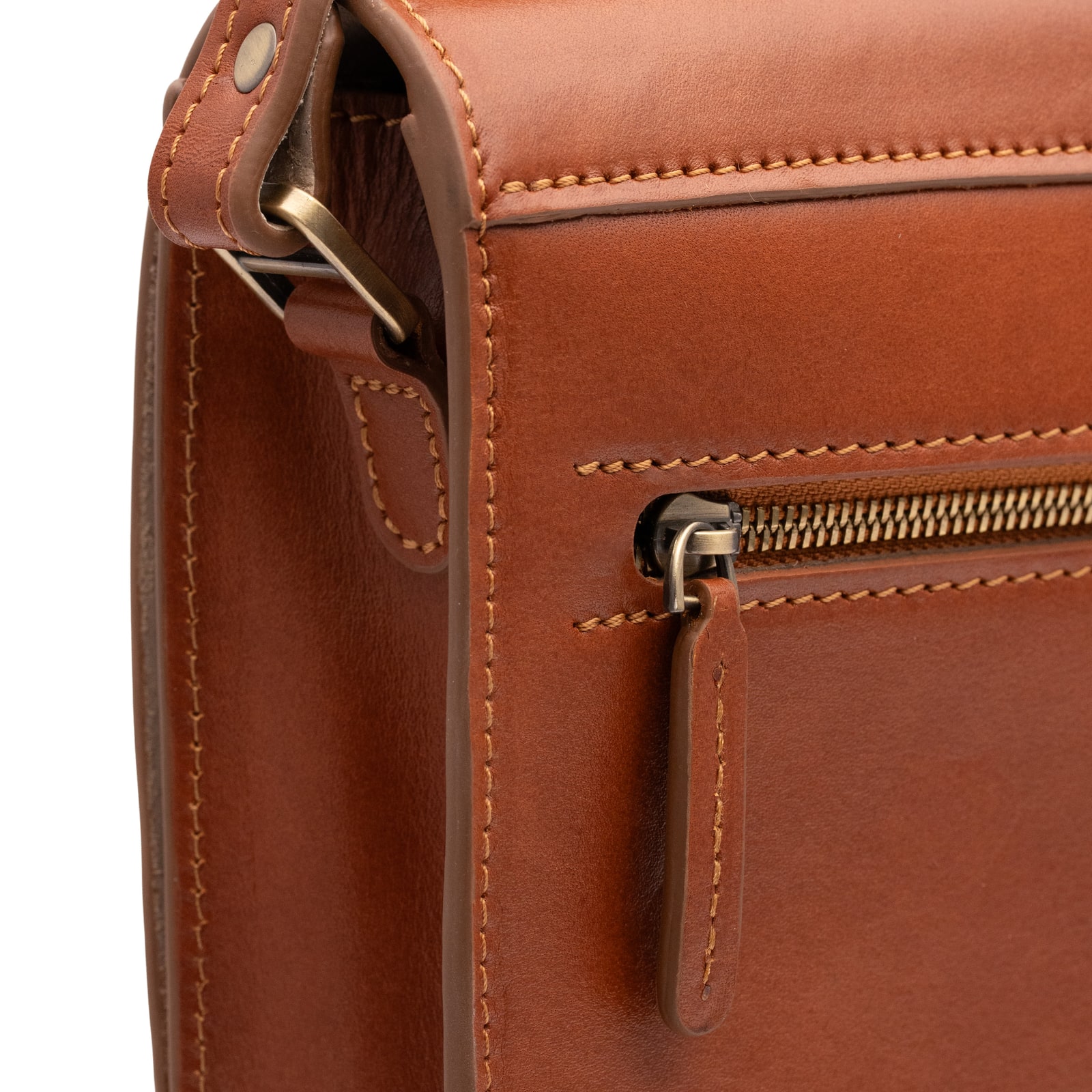 ARAS PINE Vittore Crossbody — detail — leather crossbody bag, handmade in Türkiye