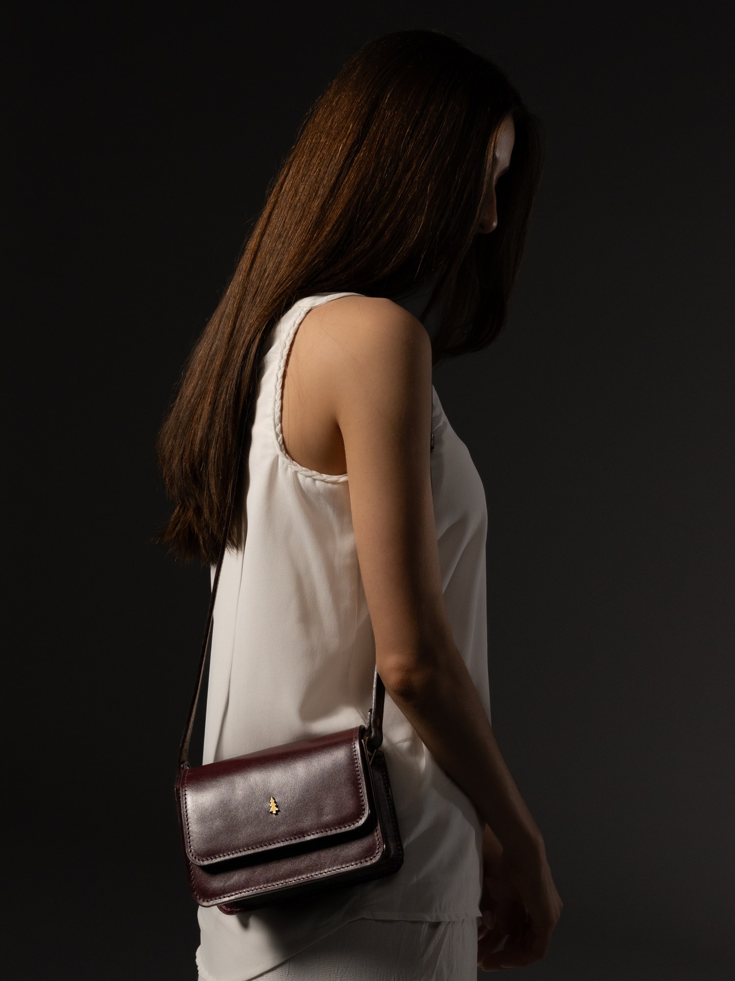 ARAS PINE Devon Crossbody — worn by model — leather crossbody bag, handmade in Türkiye