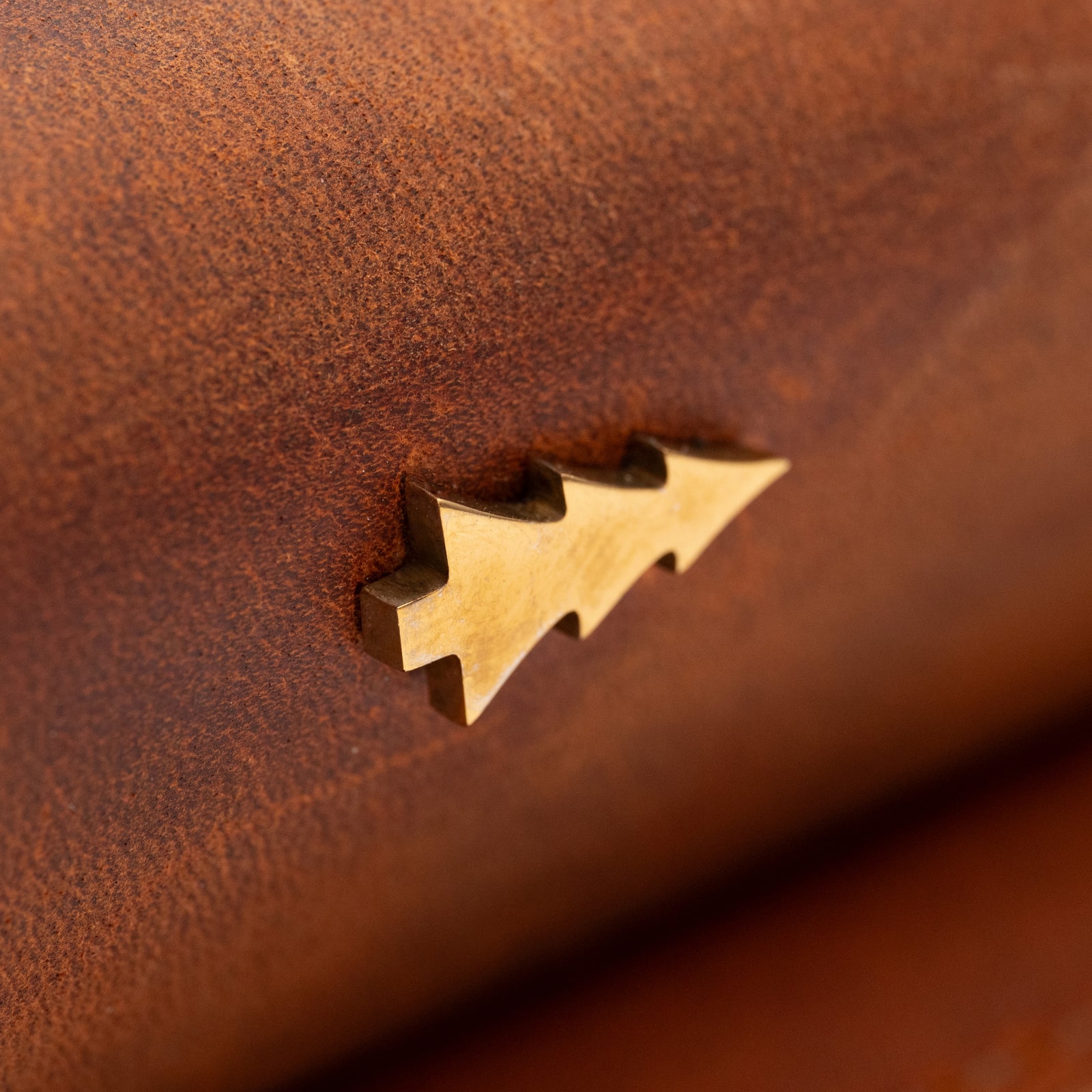 ARAS PINE — detail 2 — leather, handmade in Türkiye