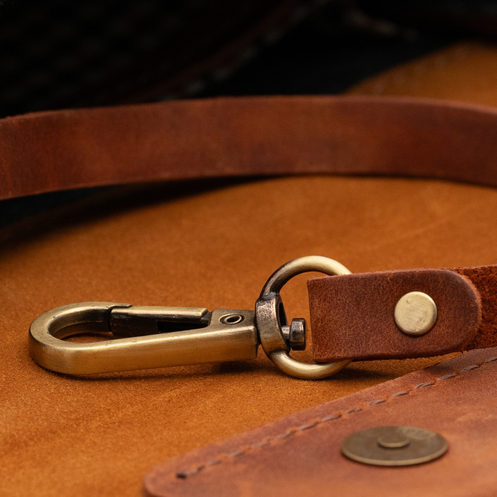 ARAS PINE — detail 3 — leather, handmade in Türkiye