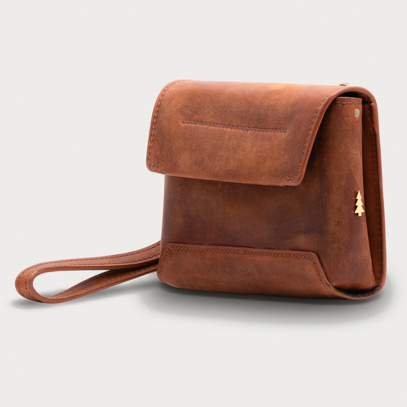 ARAS PINE Soren Crossbody — cognac envelope, side — leather crossbody bag (side view), handmade in Türkiye