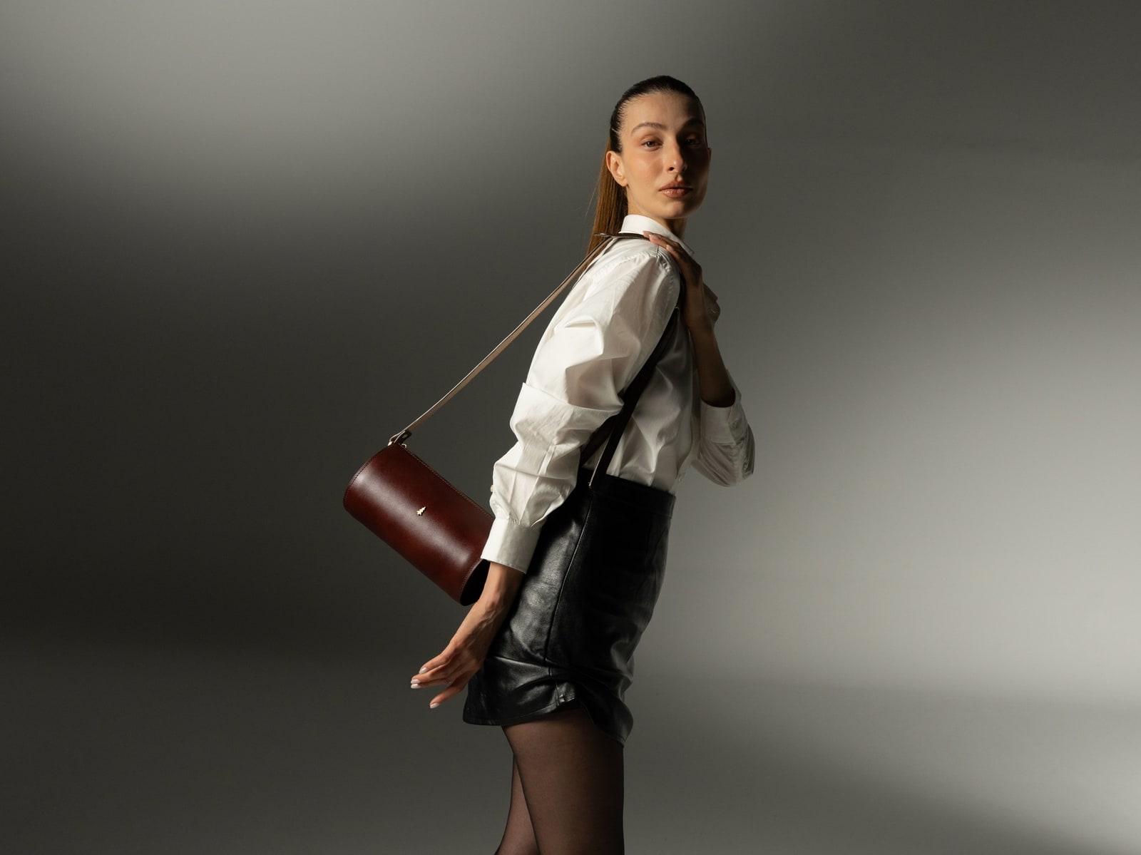 ARAS PINE Crossbody — burgundy, second angle — leather crossbody bag, handmade in Türkiye