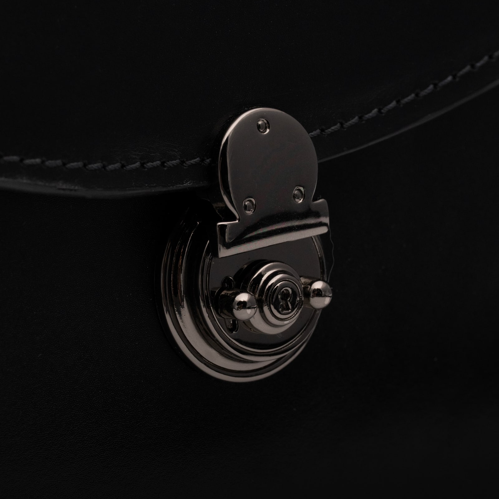 ARAS PINE — detail 2 — leather, handmade in Türkiye